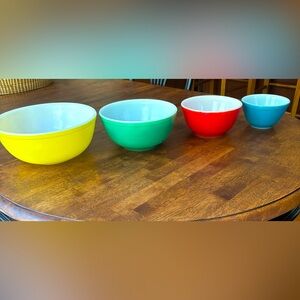 Pyrex Vintage primary colors mixing bowl set
